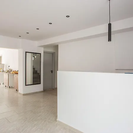 Nikos * 팔리라키