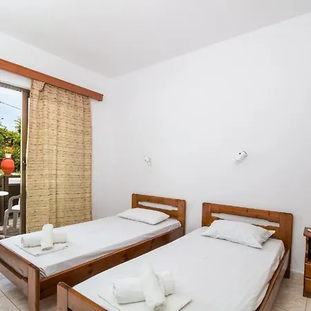 公寓 Nikos 法里拉基