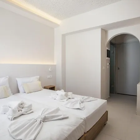 Nikos דירה פליראקי